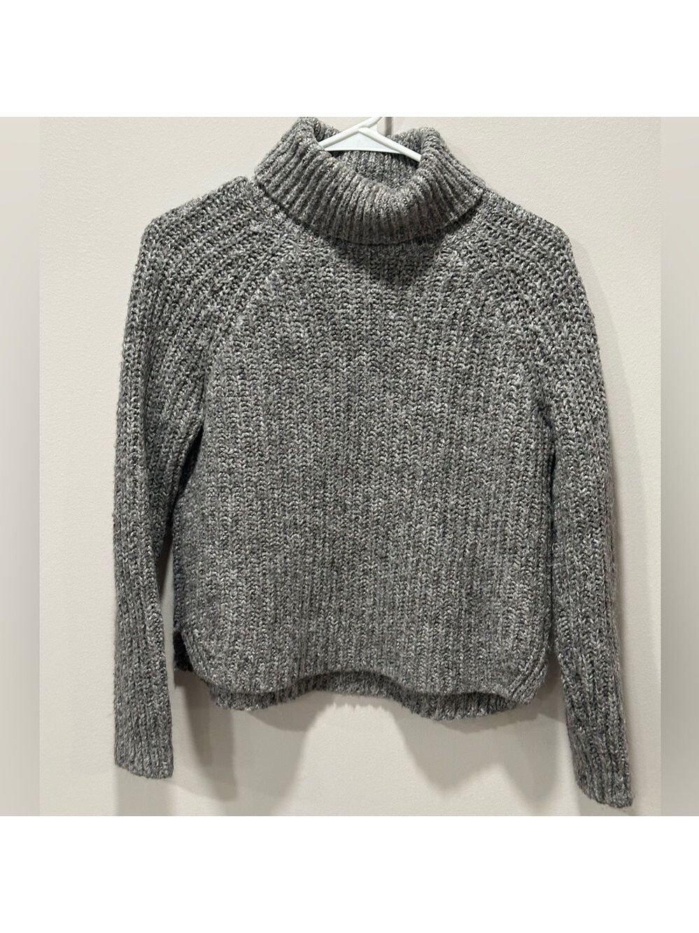 Abercrombie Women’s Gray Turtleneck Sweater Size Small